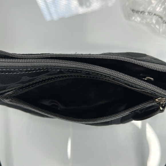 NWOT Coach black signature pleated fabric swing pack bag - Picture 7 of 13